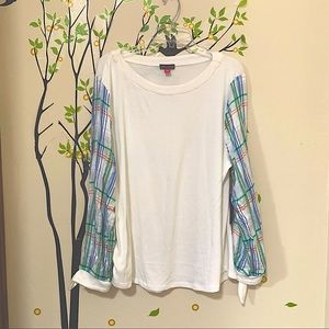 Vince Camuto women’s white crewneck long sleeves.